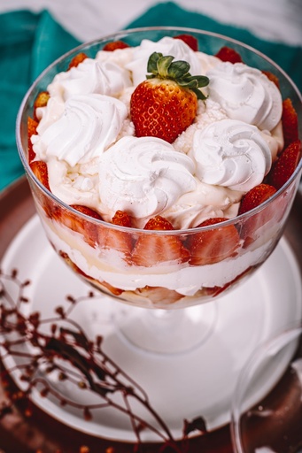 [145741] TAÇA DE MERENGUE DE MORANGO